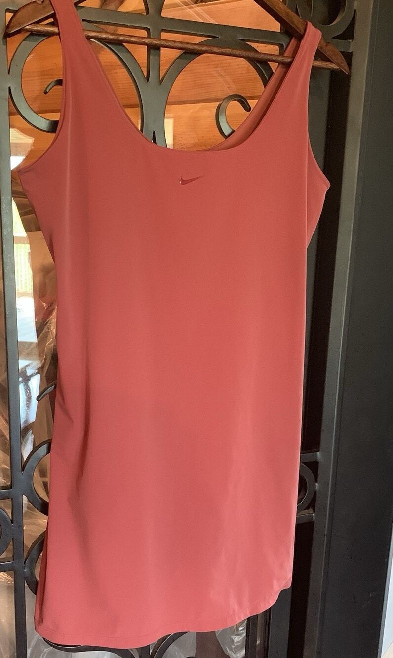 Nike Bliss Luxe Training Dress 2-in-1 Built In Shorts Coral Rust Womens Medium